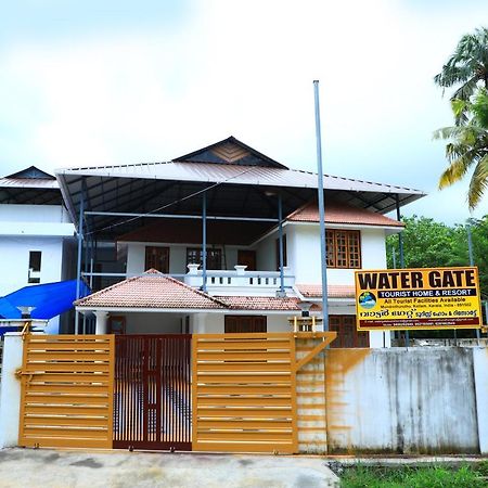 Water Gate Tourist Home And Resorts Mundrothuruth Екстериор снимка