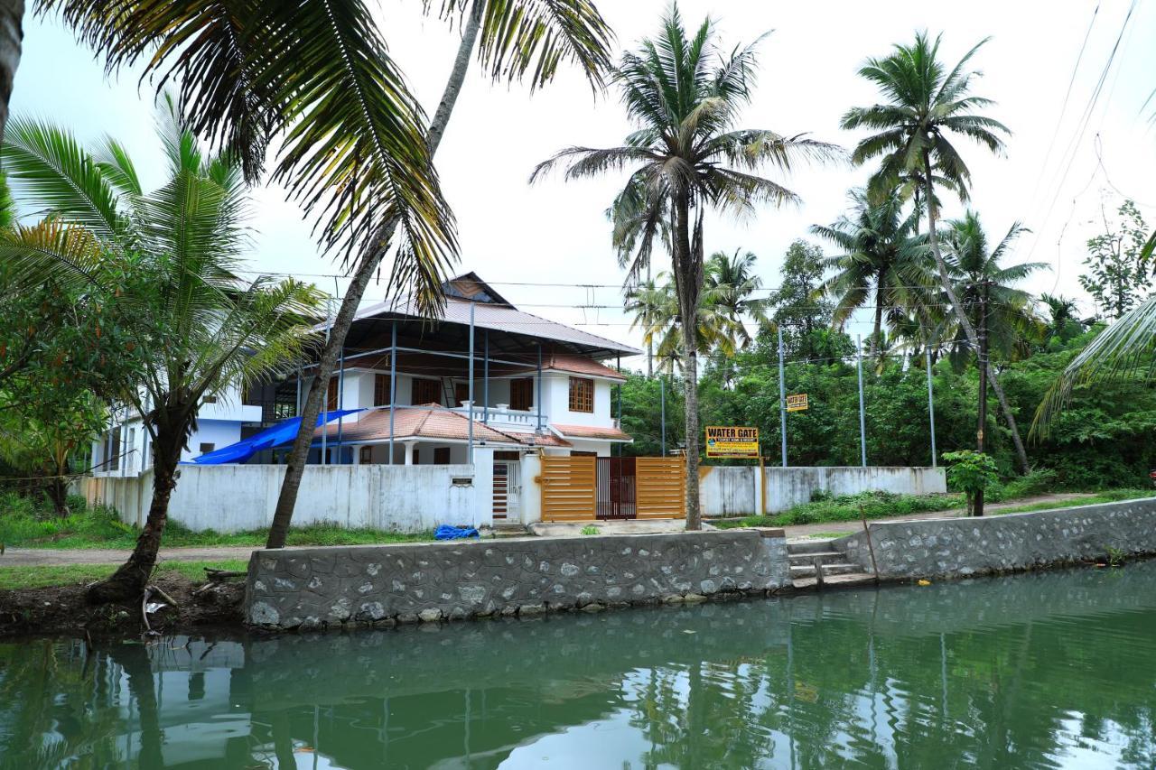 Water Gate Tourist Home And Resorts Mundrothuruth Екстериор снимка