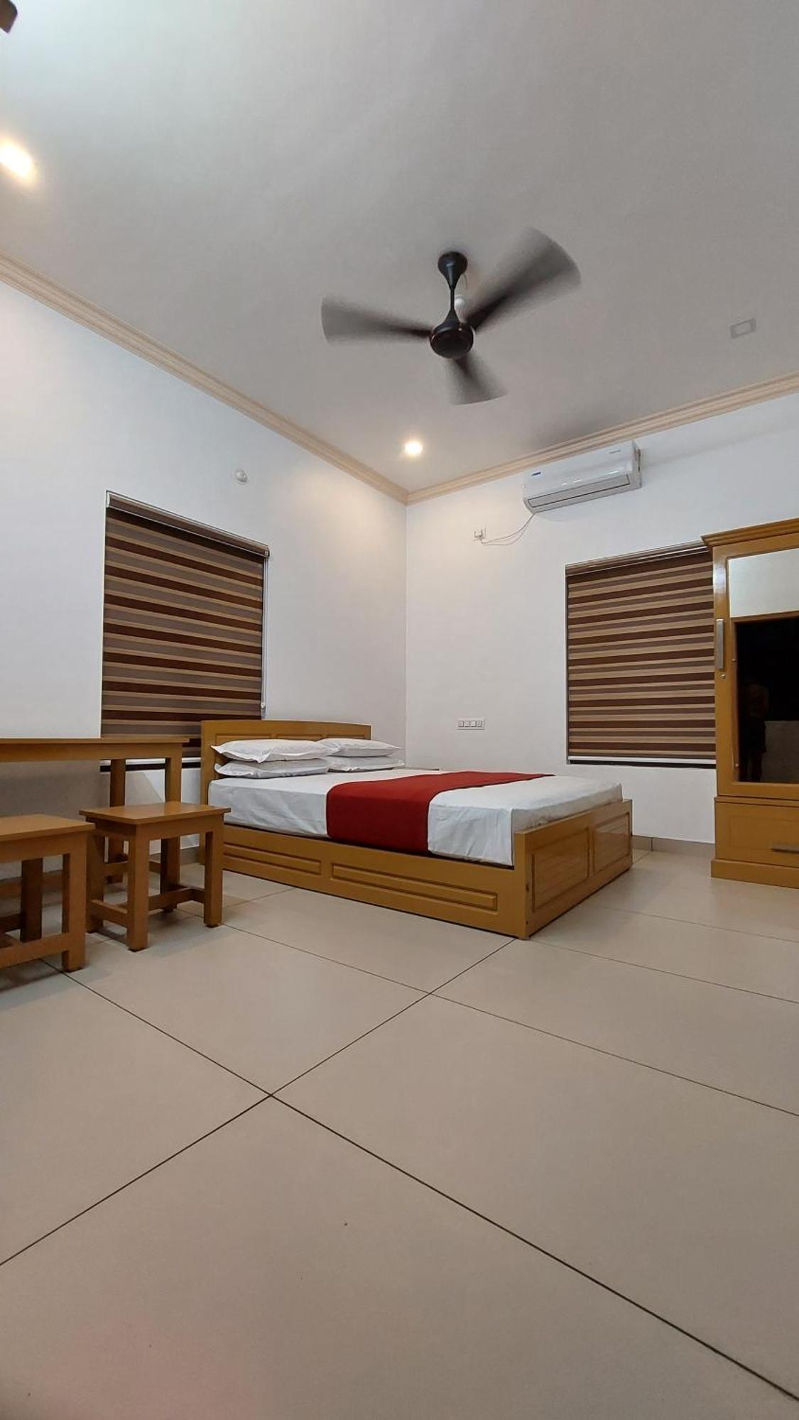 Water Gate Tourist Home And Resorts Mundrothuruth Екстериор снимка