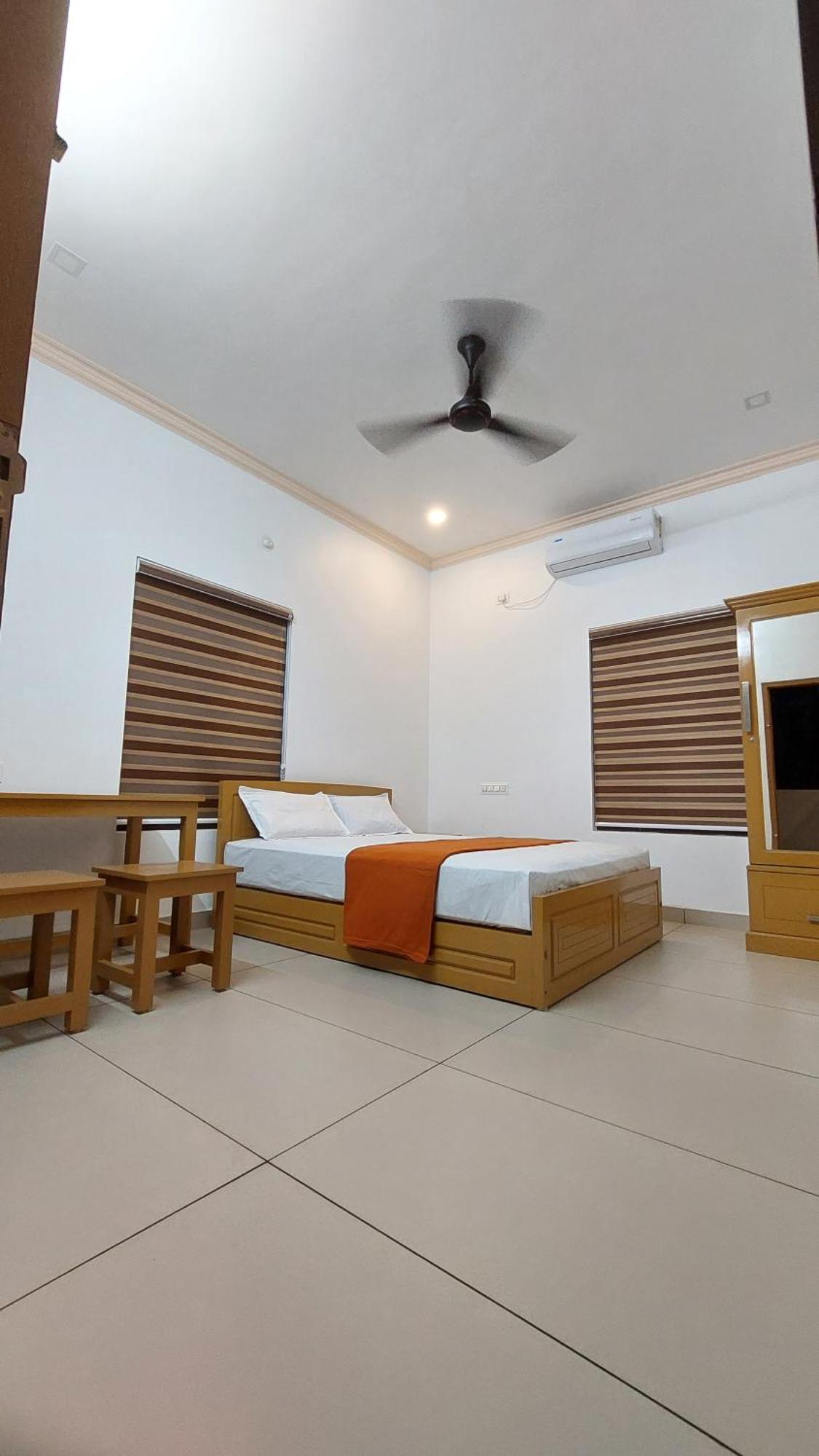 Water Gate Tourist Home And Resorts Mundrothuruth Екстериор снимка
