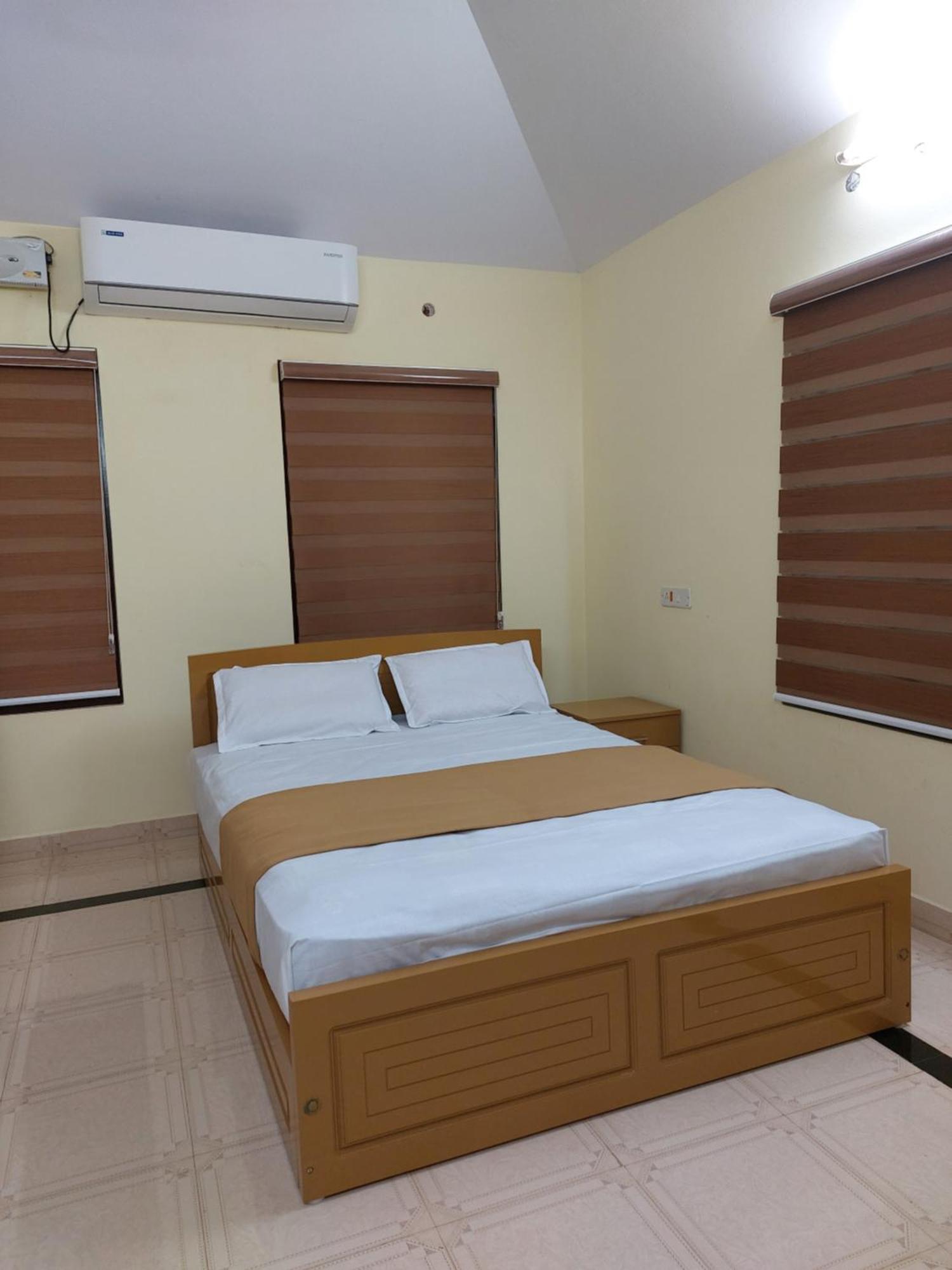 Water Gate Tourist Home And Resorts Mundrothuruth Екстериор снимка