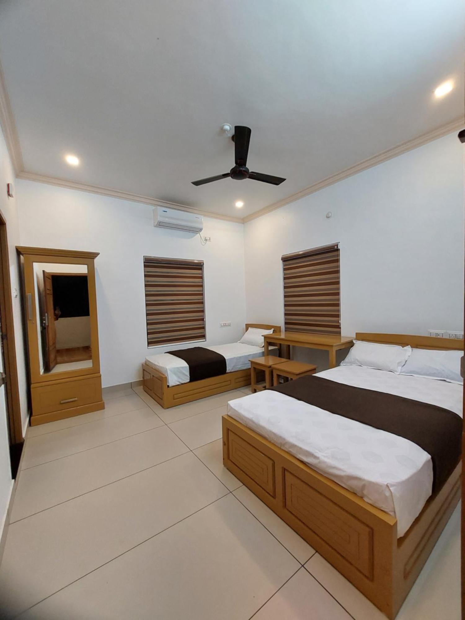 Water Gate Tourist Home And Resorts Mundrothuruth Екстериор снимка
